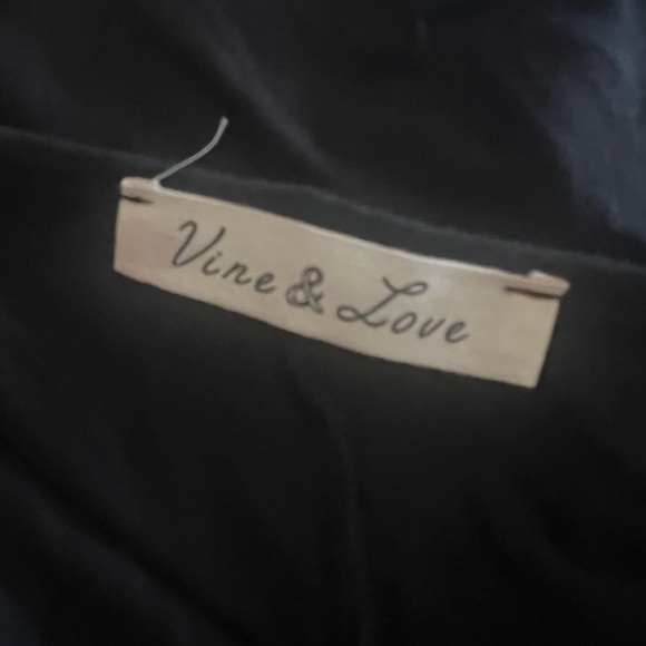 Plus Size Woman’s Long Sleeve Plunge Front Top Size 3X - Picture 3 of 3